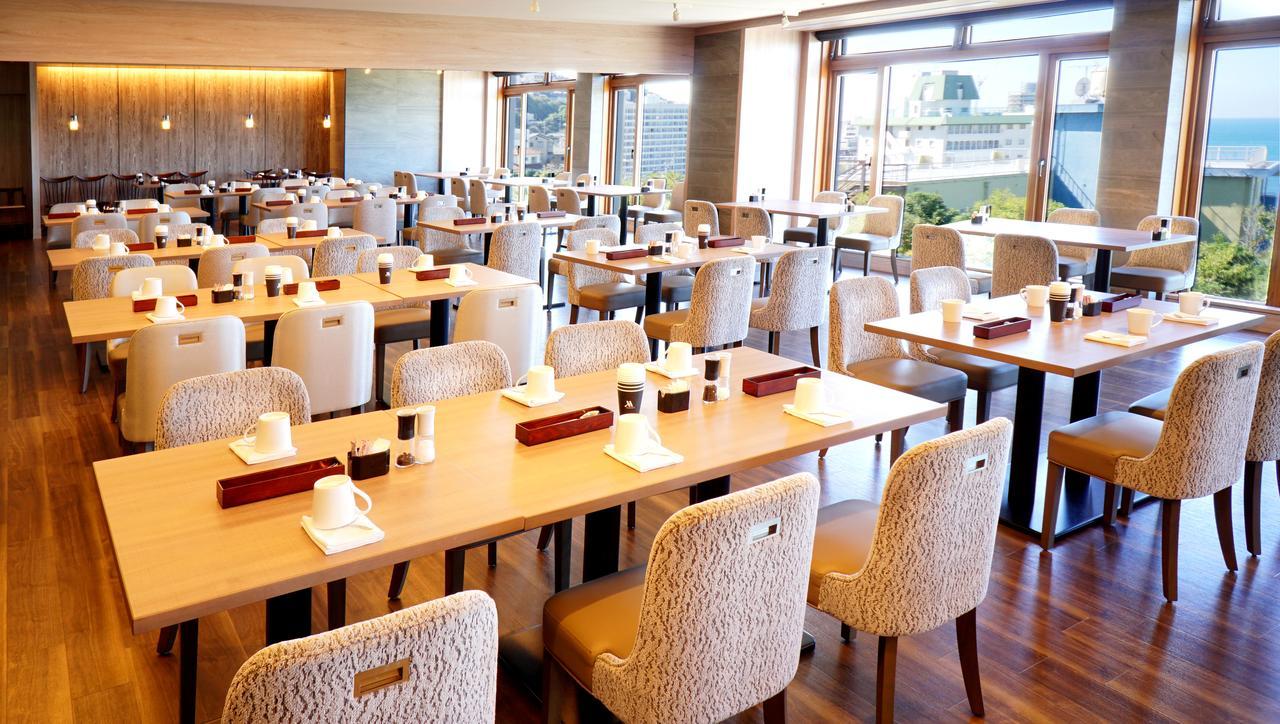 난키-시라하마 메리어트 호텔 외부 사진 Interior of a restaurant
