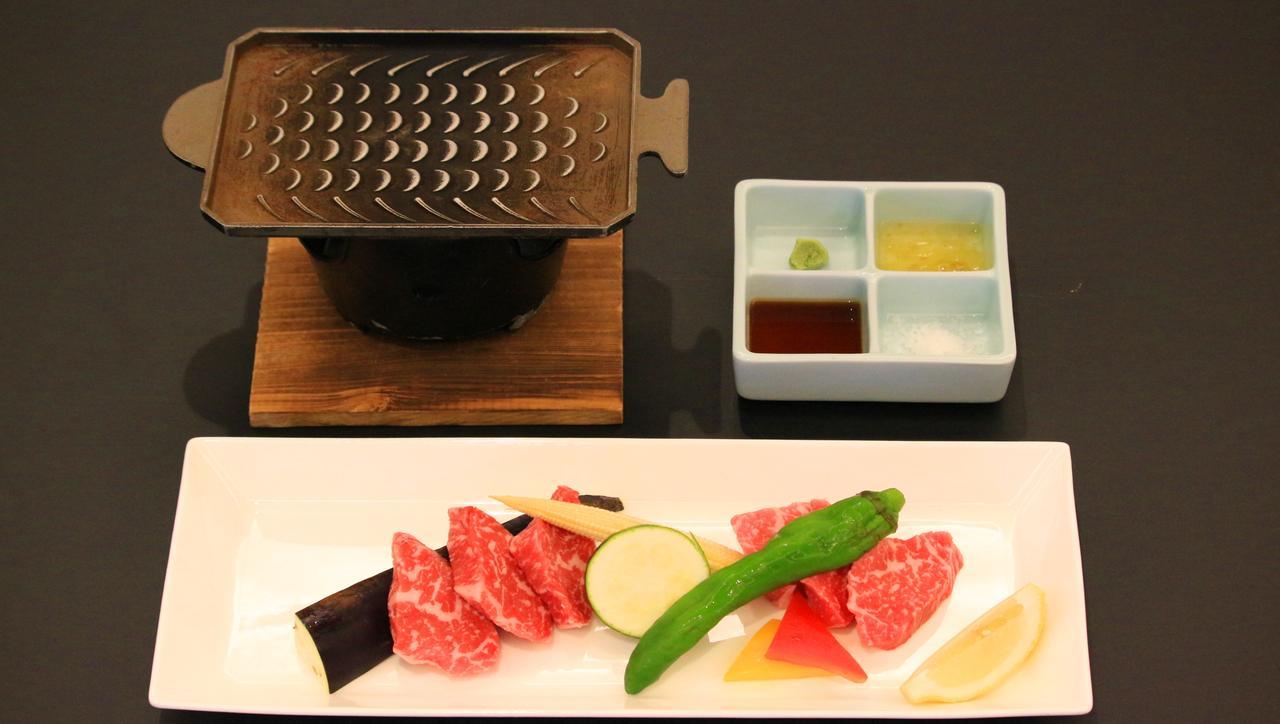 난키-시라하마 메리어트 호텔 외부 사진 A set of ingredients for a beef teppanyaki