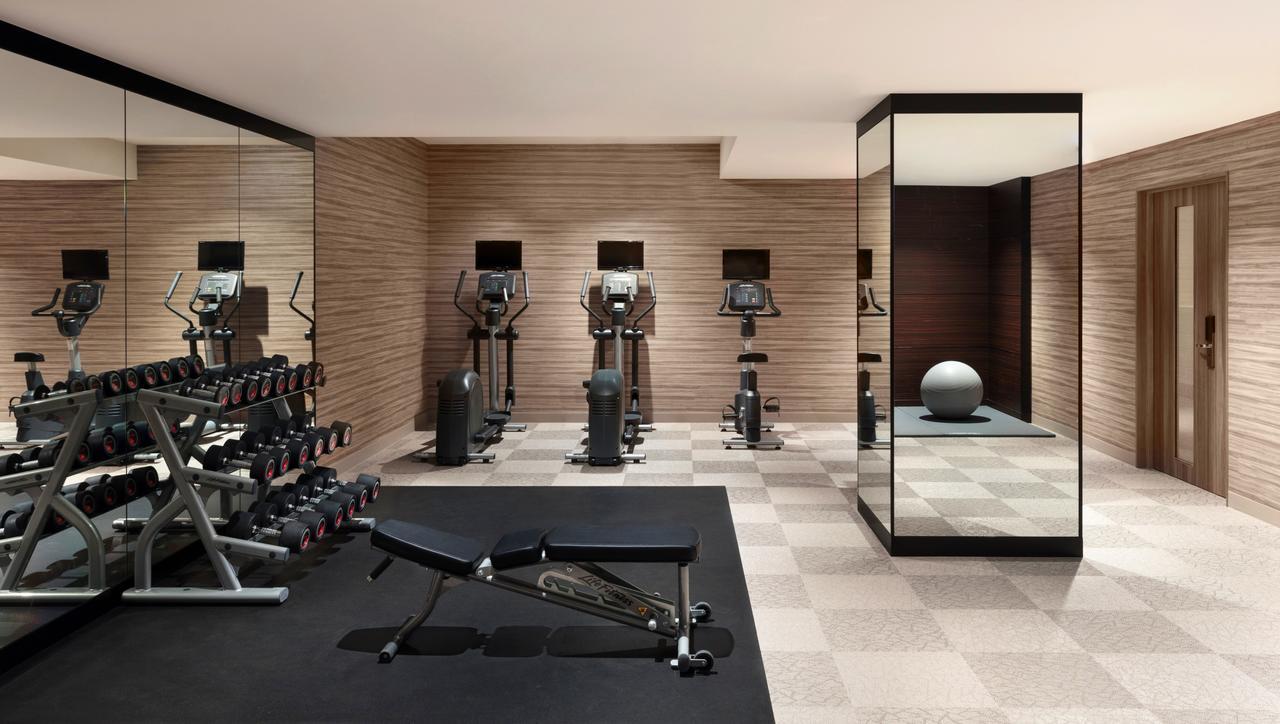 난키-시라하마 메리어트 호텔 외부 사진 The gym at The Ivy Collection