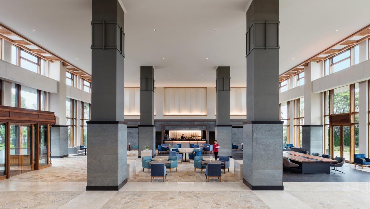 난키-시라하마 메리어트 호텔 외부 사진 The lobby of the new building